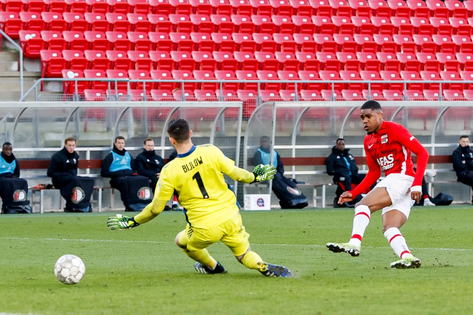 AZ deelt dreun uit aan Feyenoord in enerverende topper