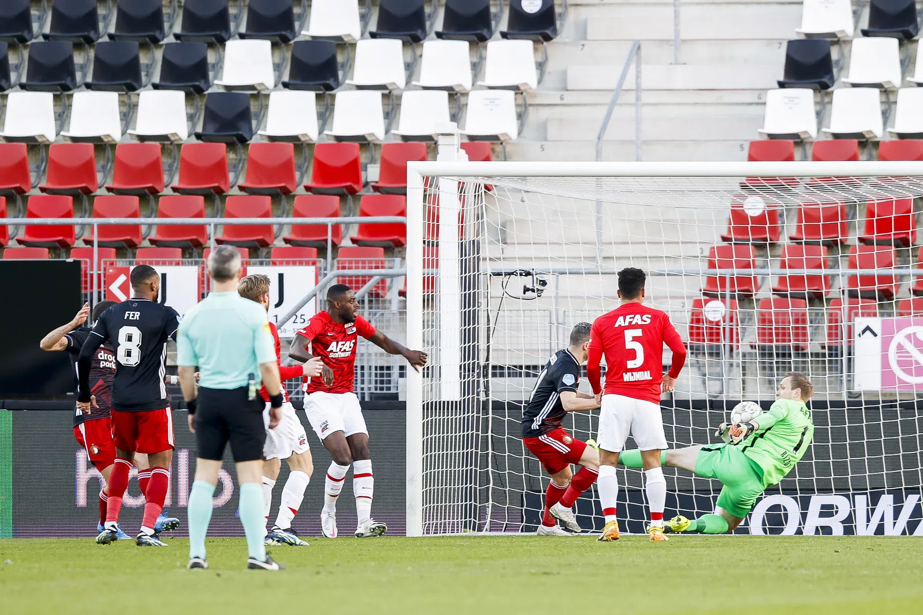De structurele cadeautjes die AZ al 11 punten gekost hebben