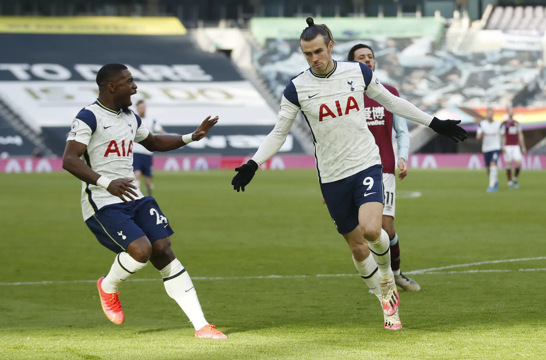 Tottenham speelt met swingende Bale horrorcijfers in de vergetelheid