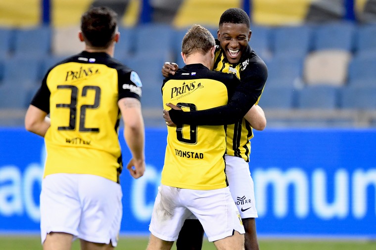 Eredivisie op Rapport: Vitesse-spelers doen elkaar na, Zahavi weer top tegen Ajax