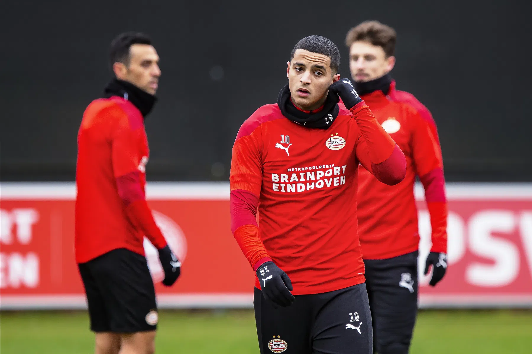 Raiola woest na ophef rond Ihattaren: 'Dit is PSV-onwaardig'