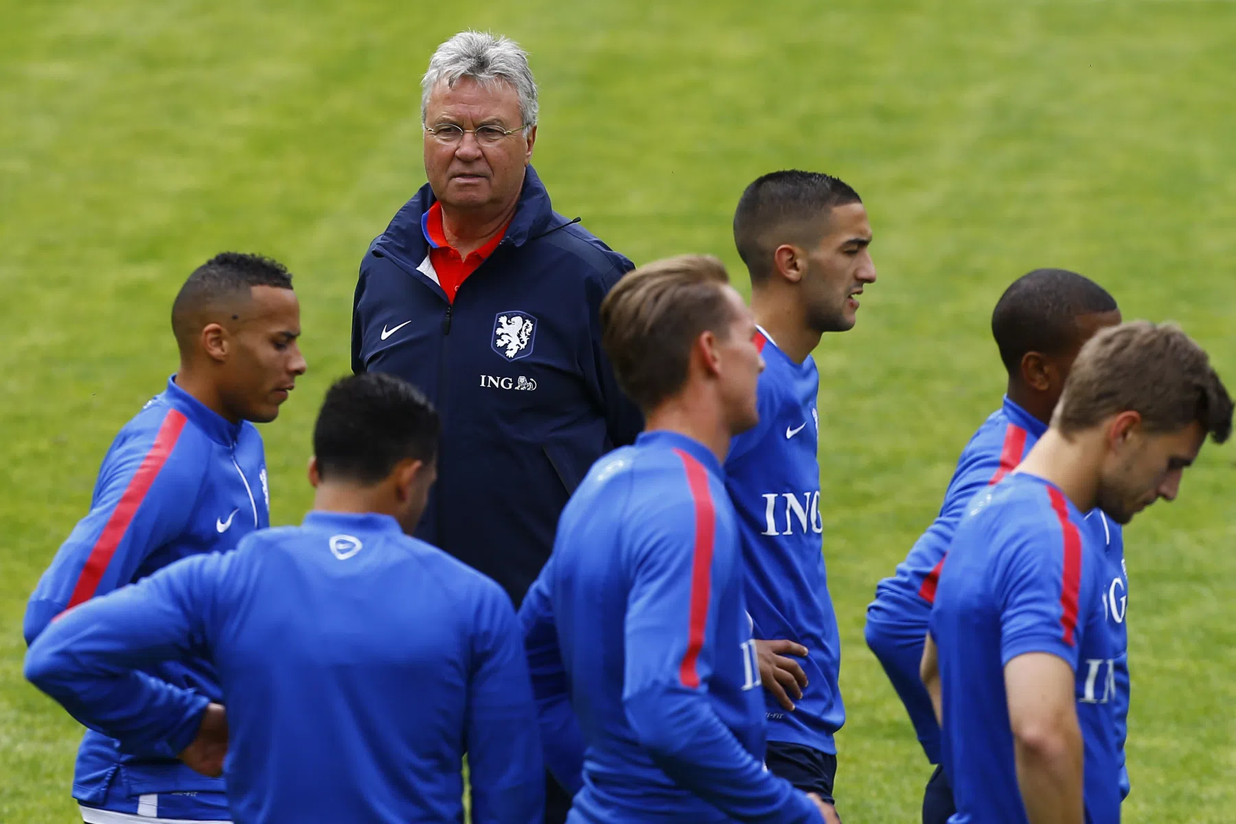 Hiddink lacht als een boer met kiespijn: 'Oh, wat had ik Ziyech er graag bij gehad'