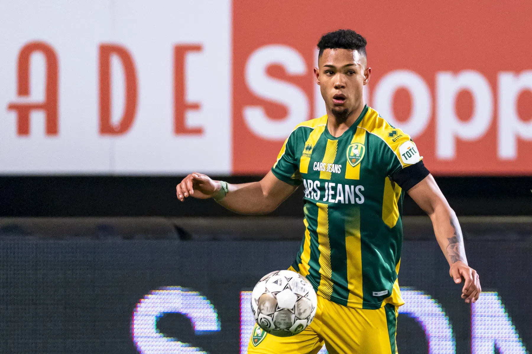 ADO Den Haag-lichtpuntje Van Ewijk speelt zich in de kijker