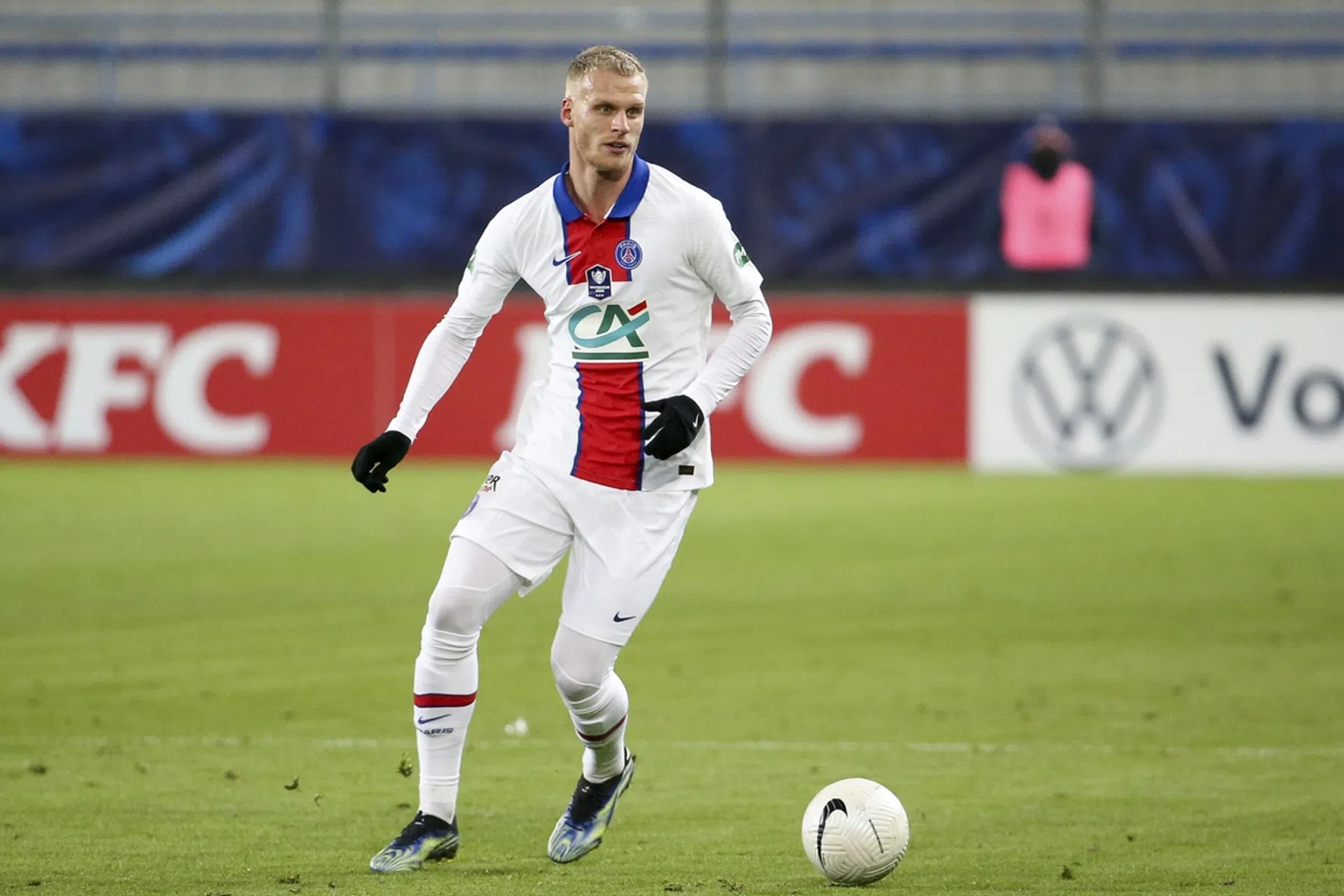 'Bakker uit irritatie over reserverol PSG, maar biedt meteen excuses aan'