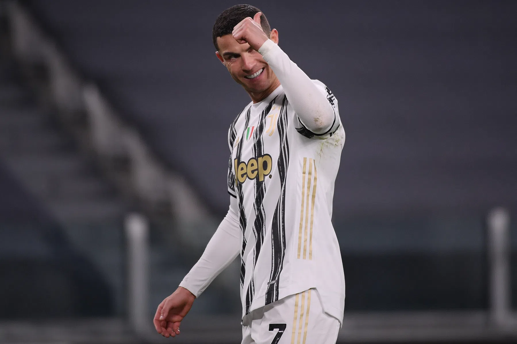 Ronaldo viert jubileumduel in stijl bij De Ligt-loos Juventus