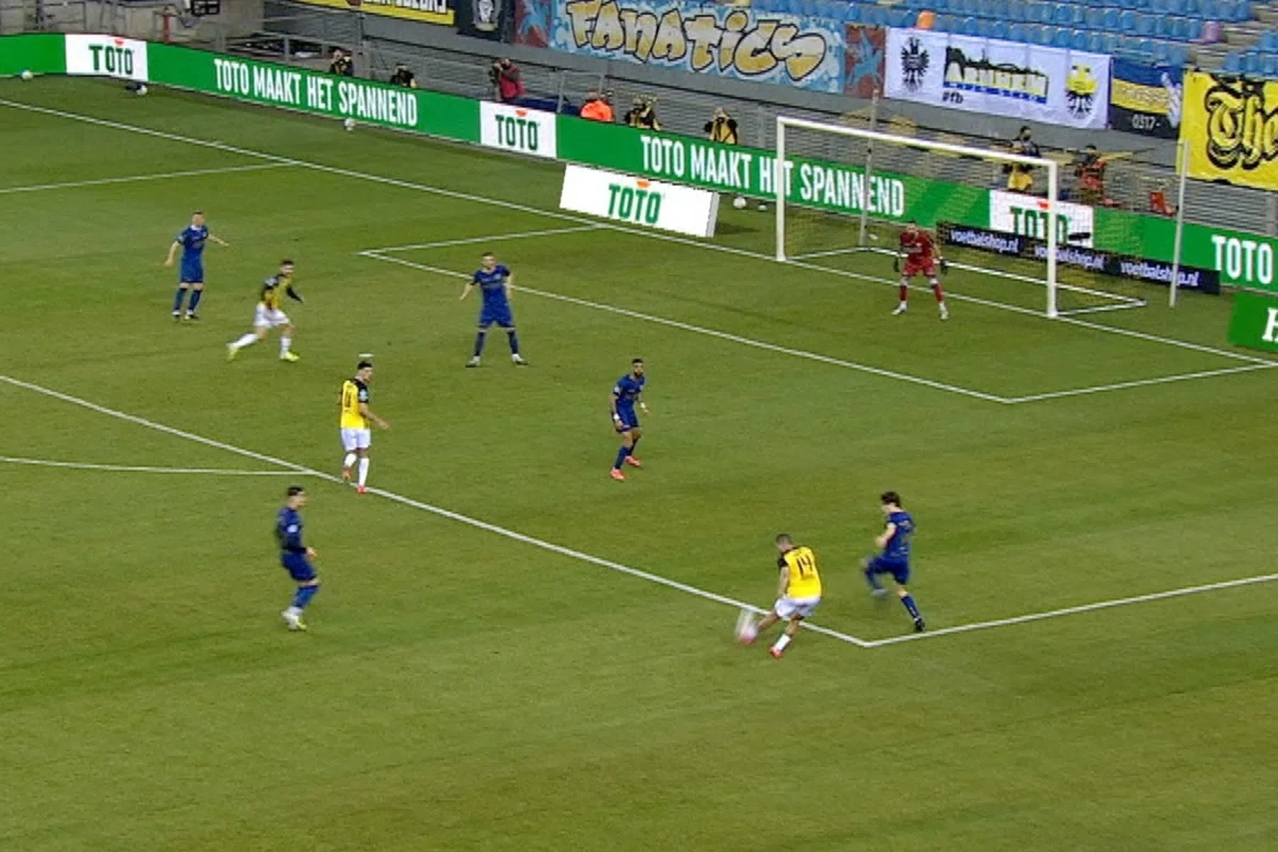 Bekijk de wereldgoal waarmee Tannane Vitesse naar de finale schoot