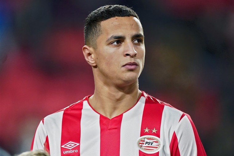 PSV vreest 'verdampte miljoenen' en hoopt nog steeds op jawoord Ihattaren