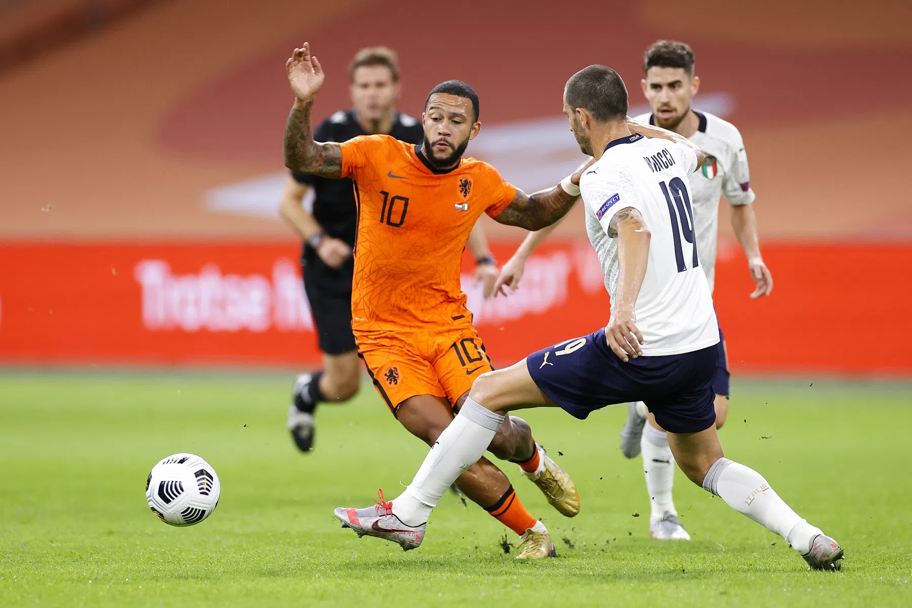 Nog 100 dagen tot de start van het EK, maar in welke vorm? En tegen welke prijs?