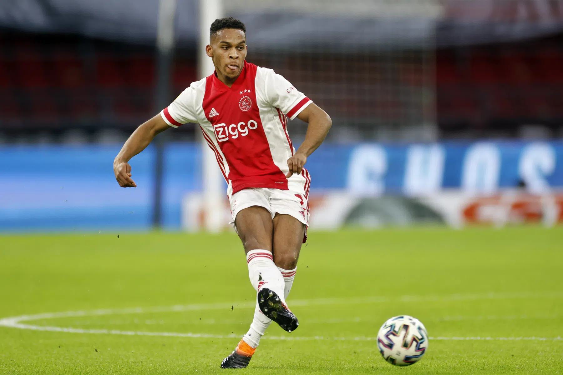Ten Hag stelt Klaiber teleur en verhuist Timber naar rechts