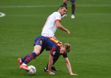 Thumbnail for article: Spaanse arbiter biedt mopperende Frenkie de Jong zijn fluitje aan