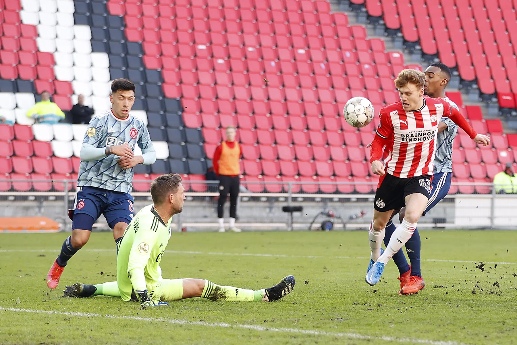 IFAB zwicht voor kritiek op te strenge spelregels