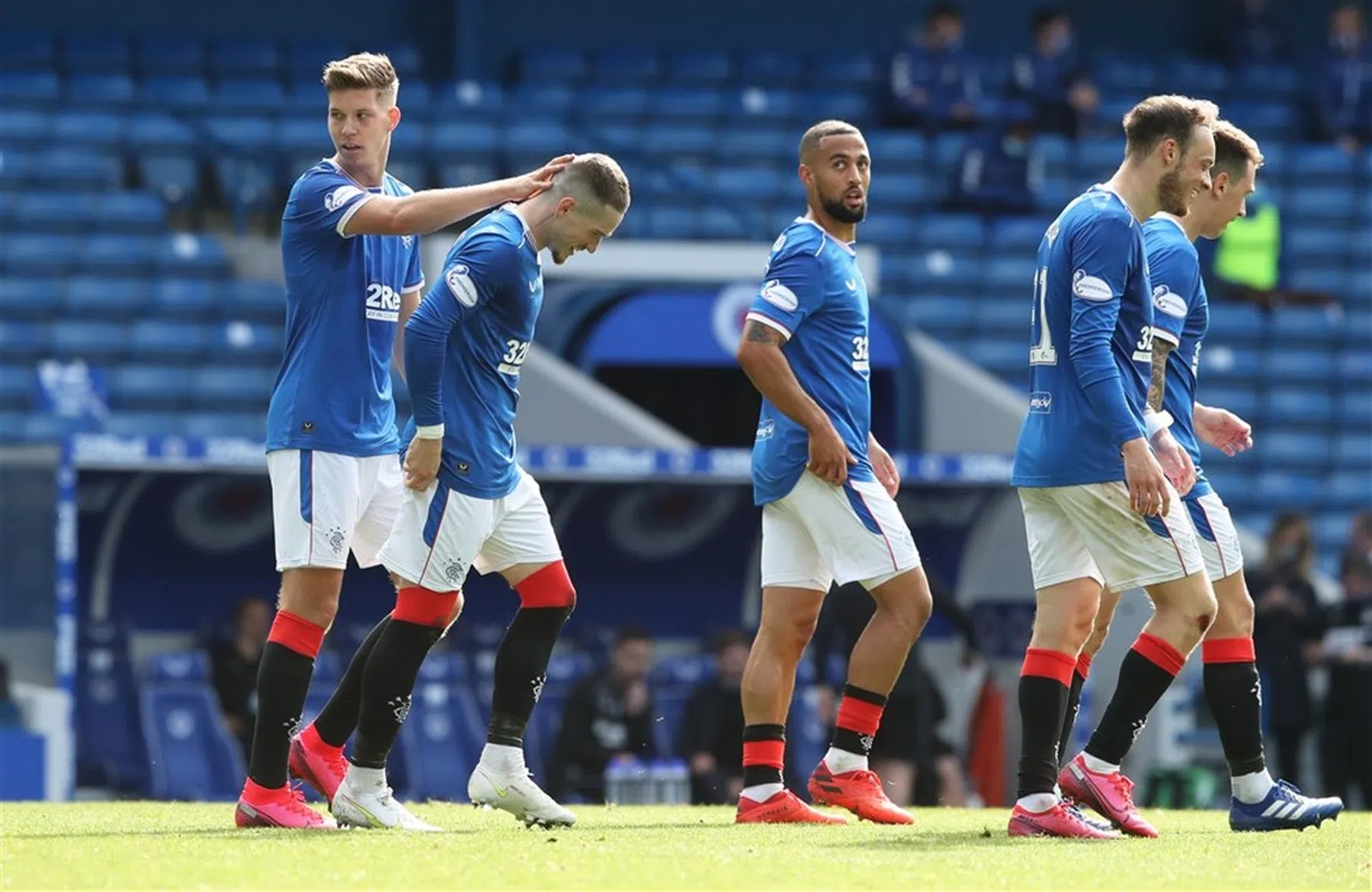 Heldenonthaal voor Rangers, Nijhuis hekelt lege stadions