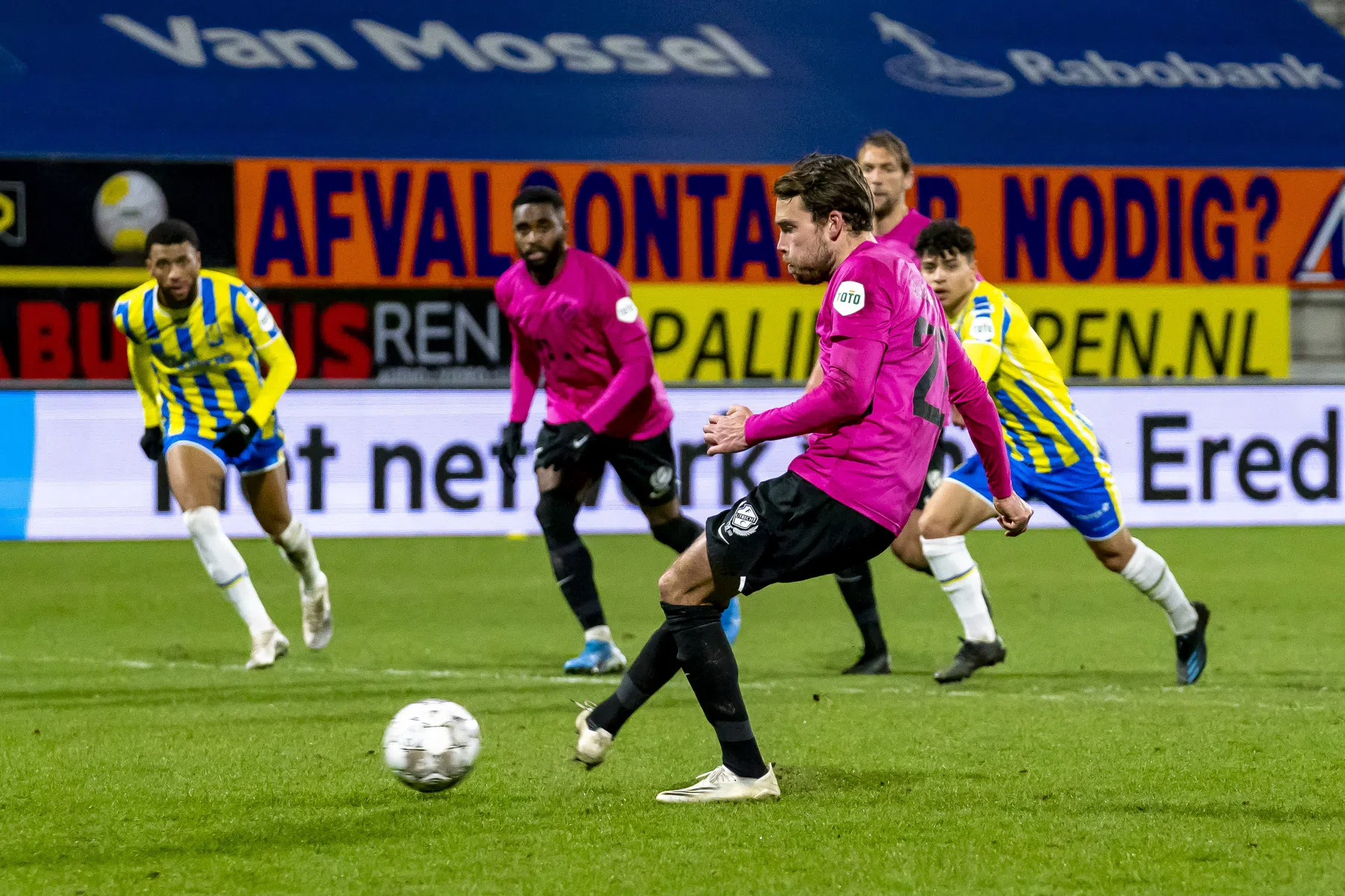 Woede bij RKC na omstreden penalty: 'Schandalig, we worden genaaid'