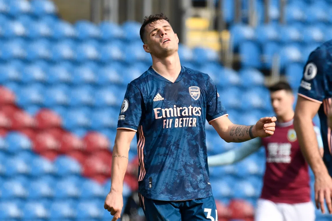 Blunder Xhaka en hoofdrol Pieters op frustrerende middag Arsenal