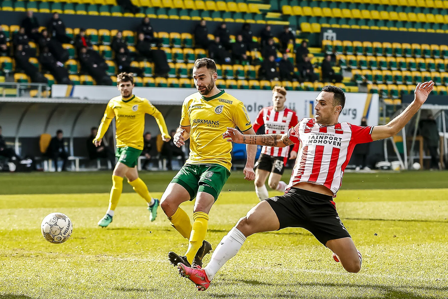 Zahavi bezorgt PSV feestelijke recordmiddag in Sittard