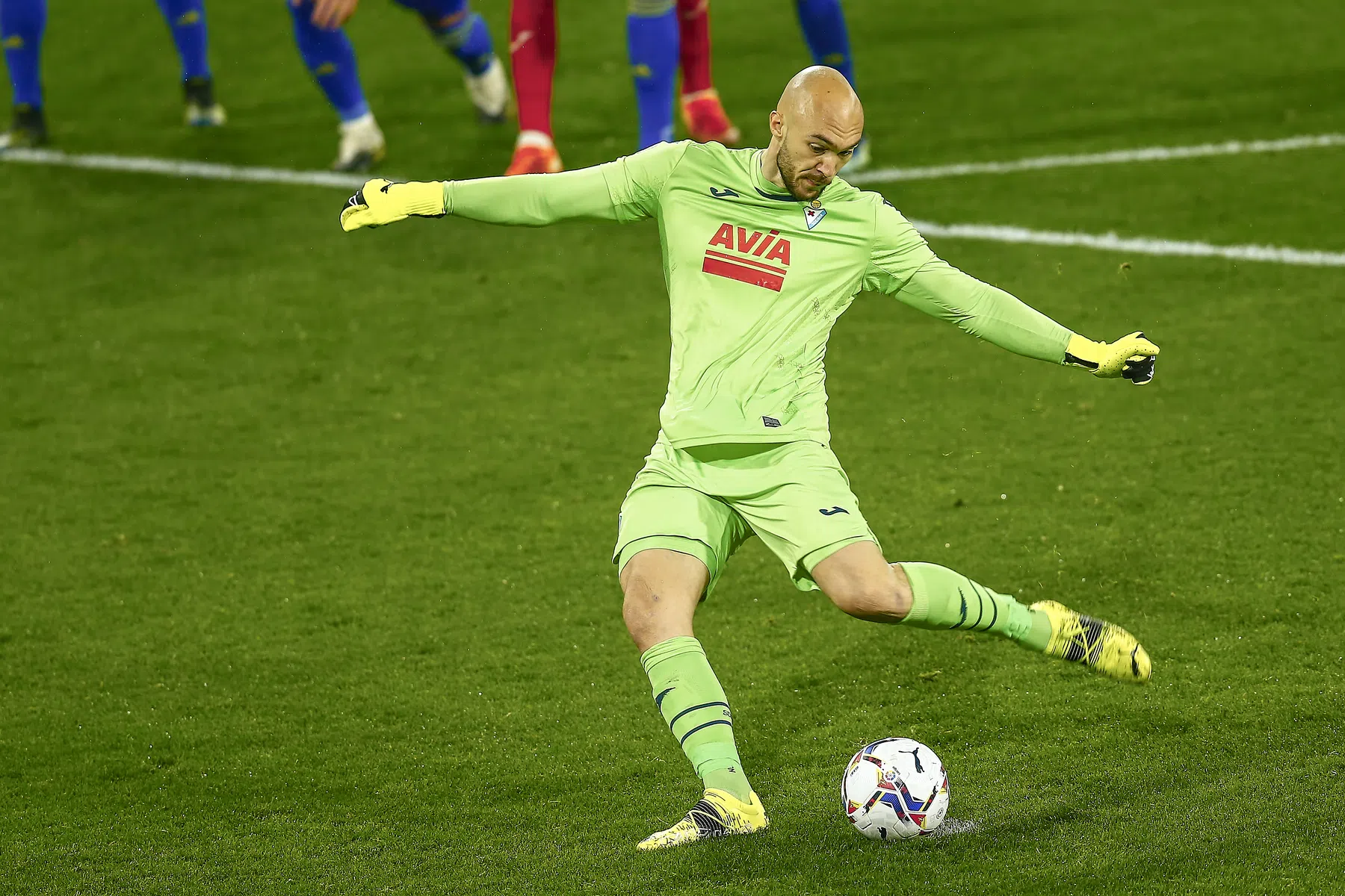 Eibar-doelman mist penalty, Makaay schreef veertien jaar geleden historie