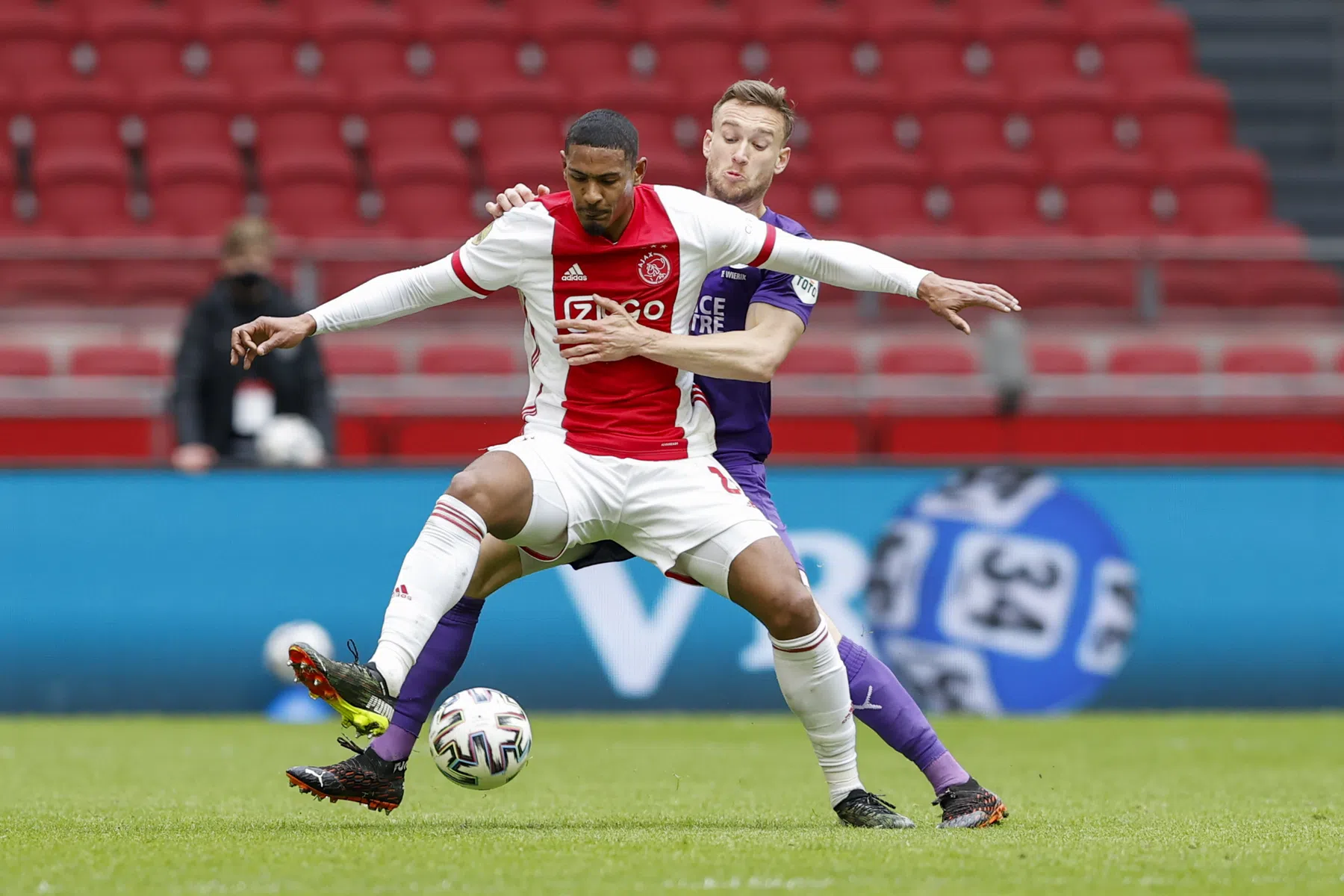 Te Wierik spuwt in minutenlange tirade gal na penaltymoment tegen Ajax
