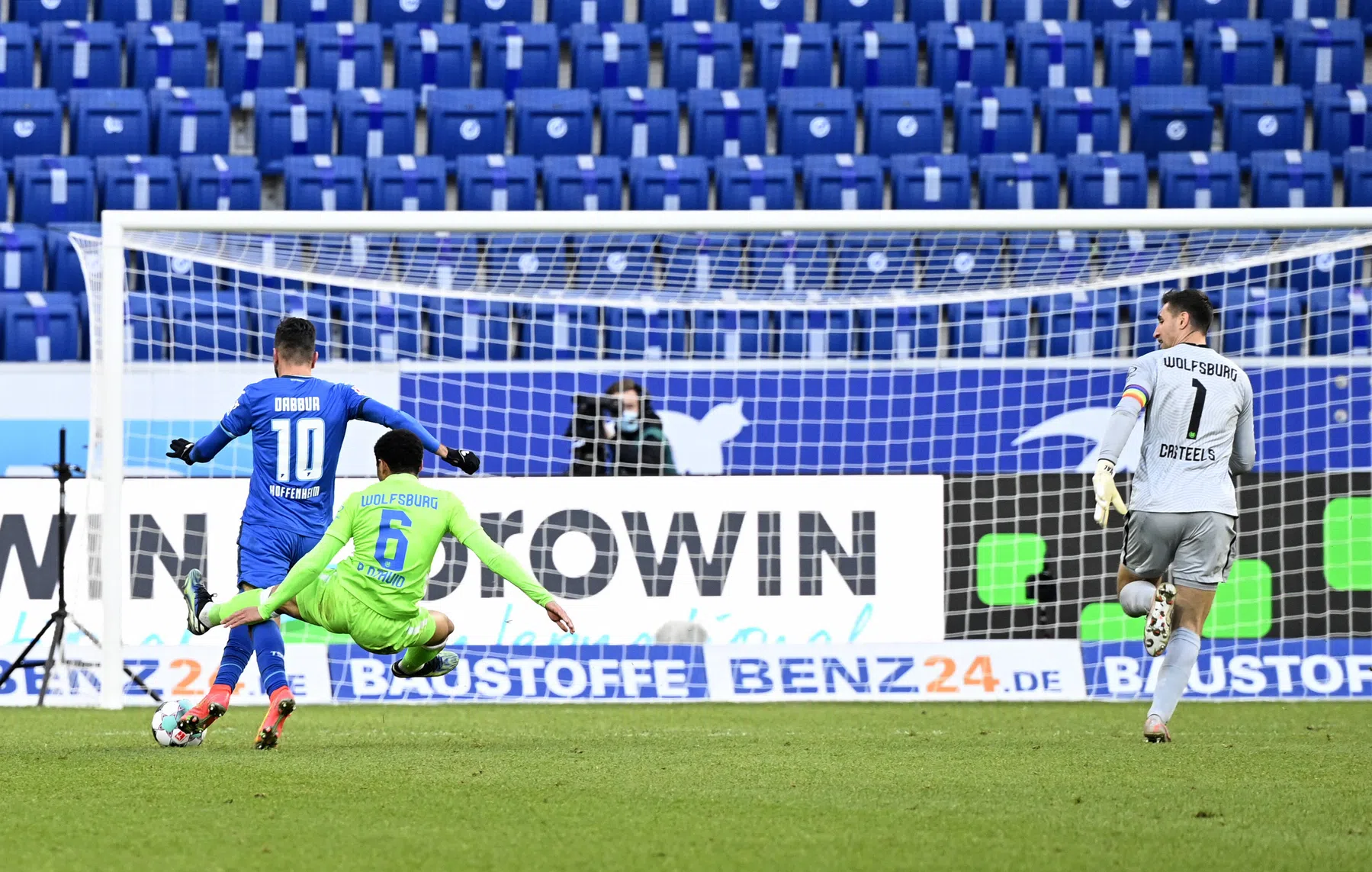 Wolfsburg-speler biedt excuses aan voor schandalige overtreding