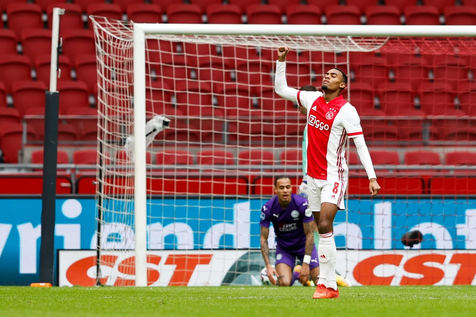 Ajax breekt stugge defensie van Groningen en dendert door
