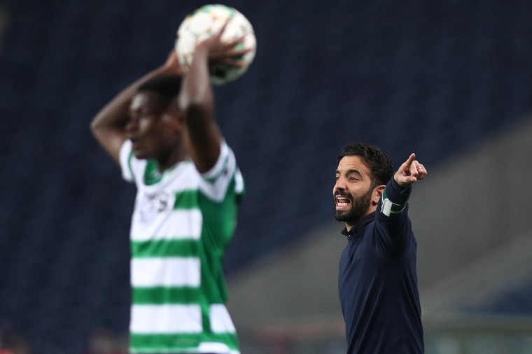 Jaren schorsing dreigt voor Sporting-coach: 'Betreurenswaardig en surrealistisch'