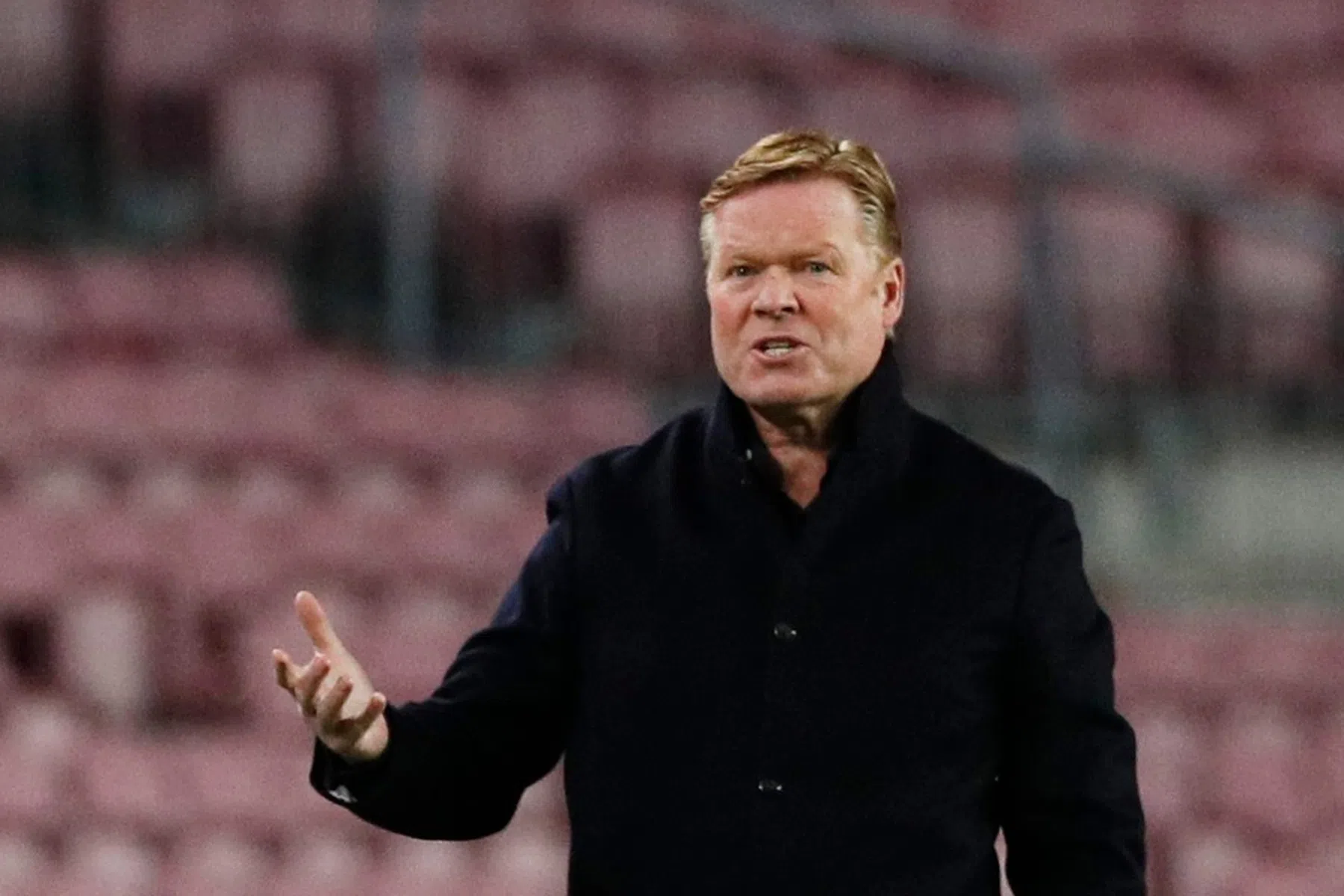 Koeman verrast door te schuiven met De Jong voor cruciaal duel met PSG