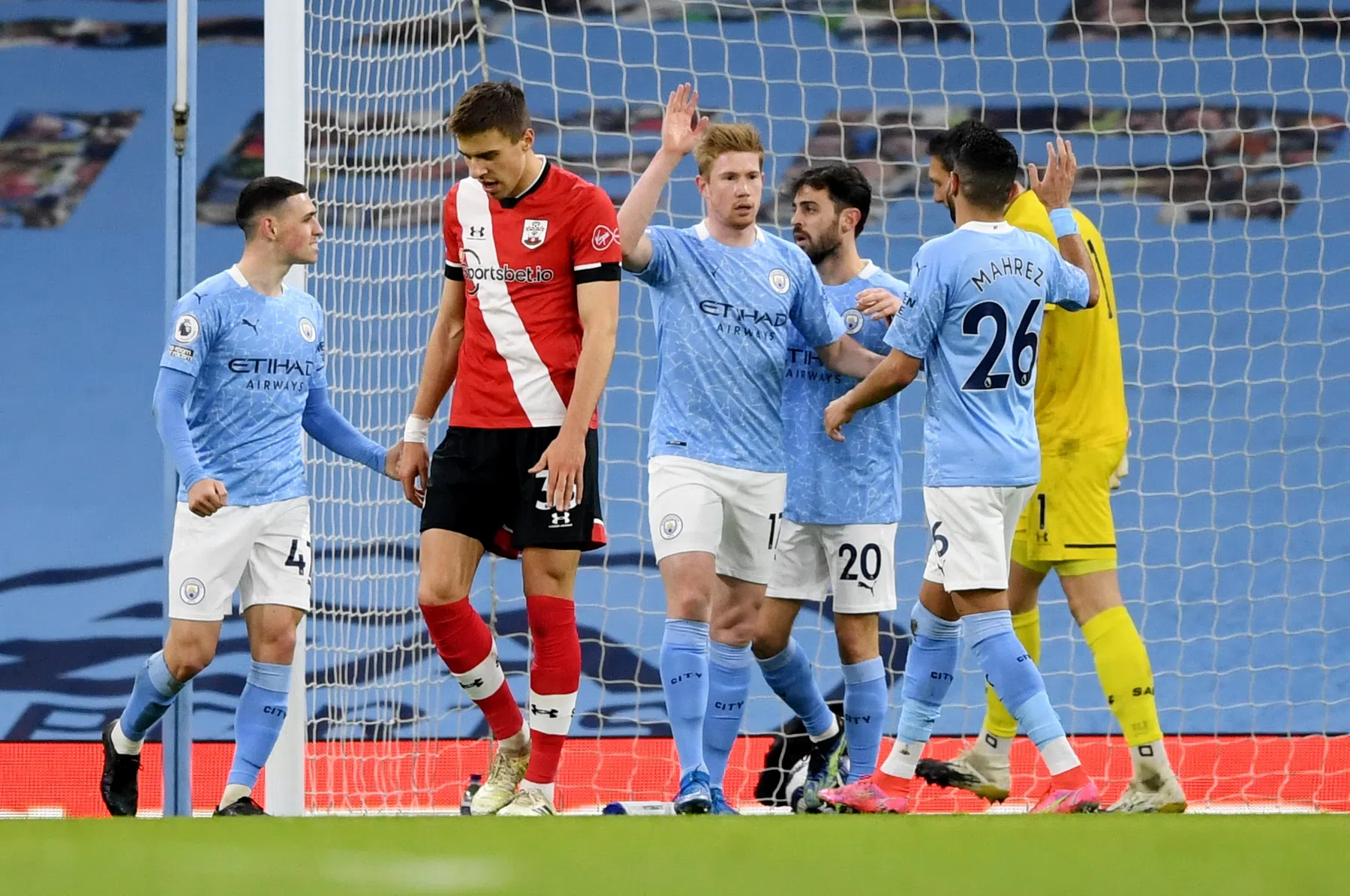 Man City herstelt zich in heerlijk doelpuntenfeest van derbydreun