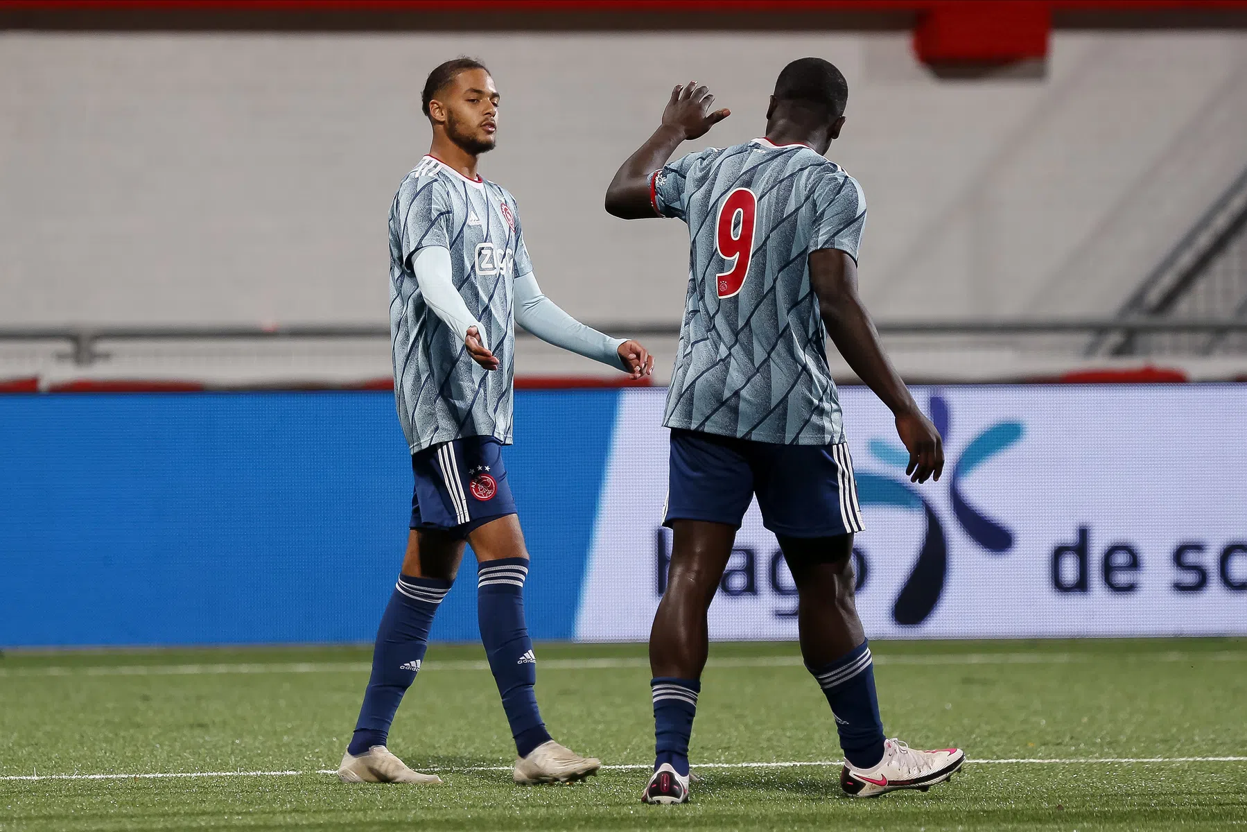 Ten Hag in nauw contact met Van de Looi over EK Jong Oranje