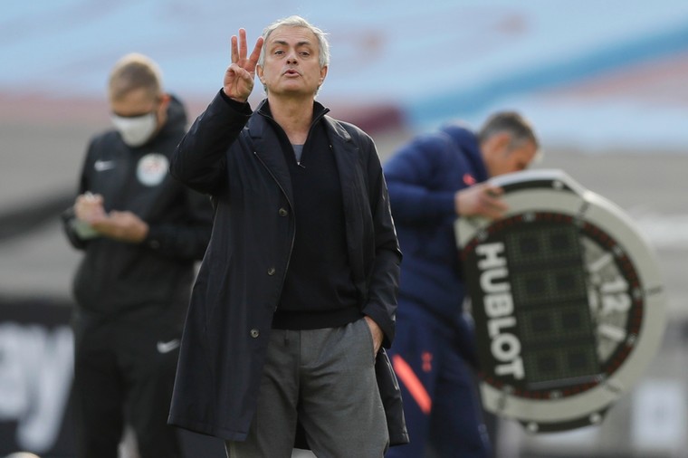 Mourinho sneert ouderwets naar Arsenal: 'Ik kijk niet naar beneden'