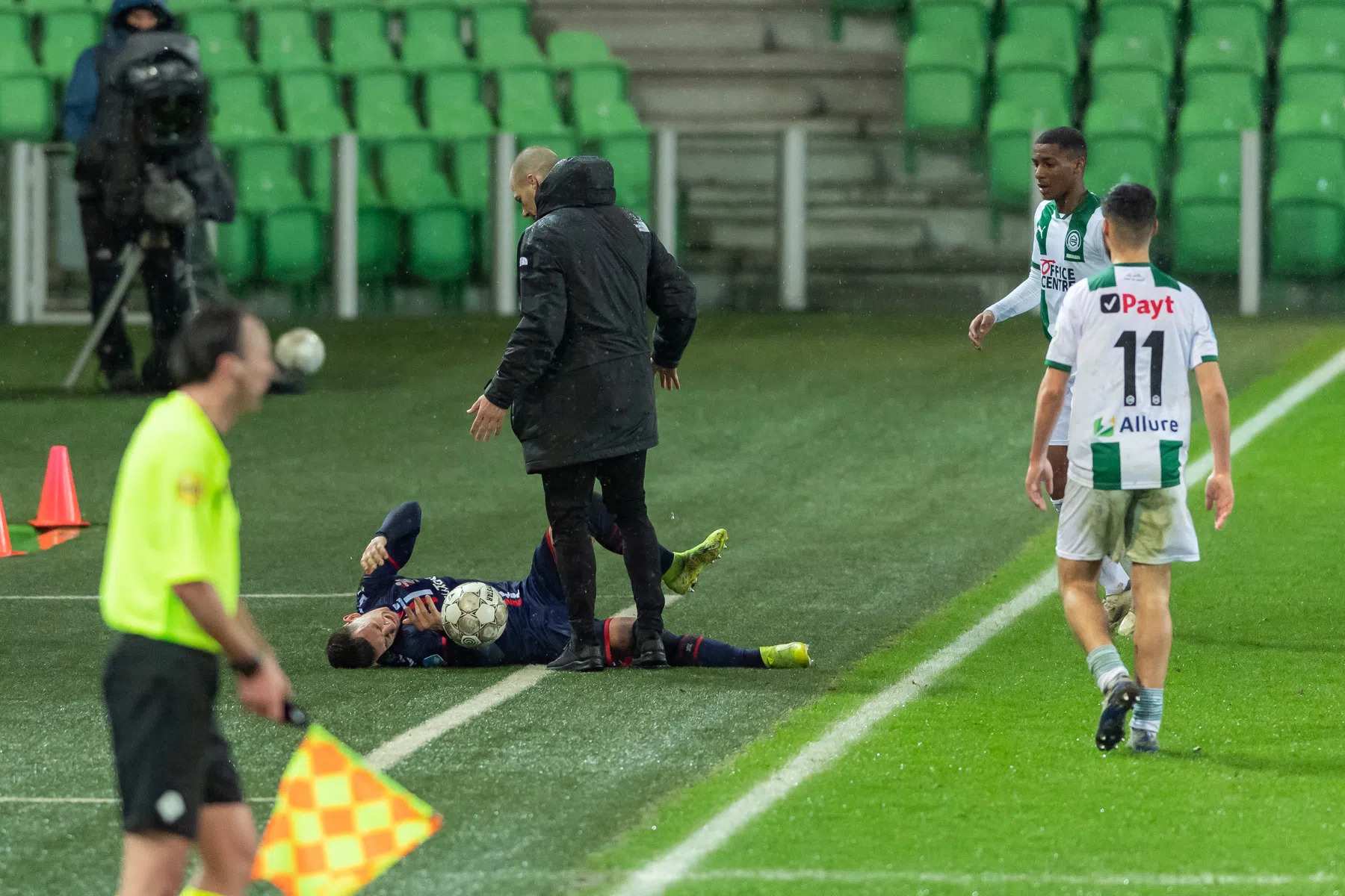 Buijs over tumultueus slot: 'Ik had dat duwtje beter niet kunnen geven'