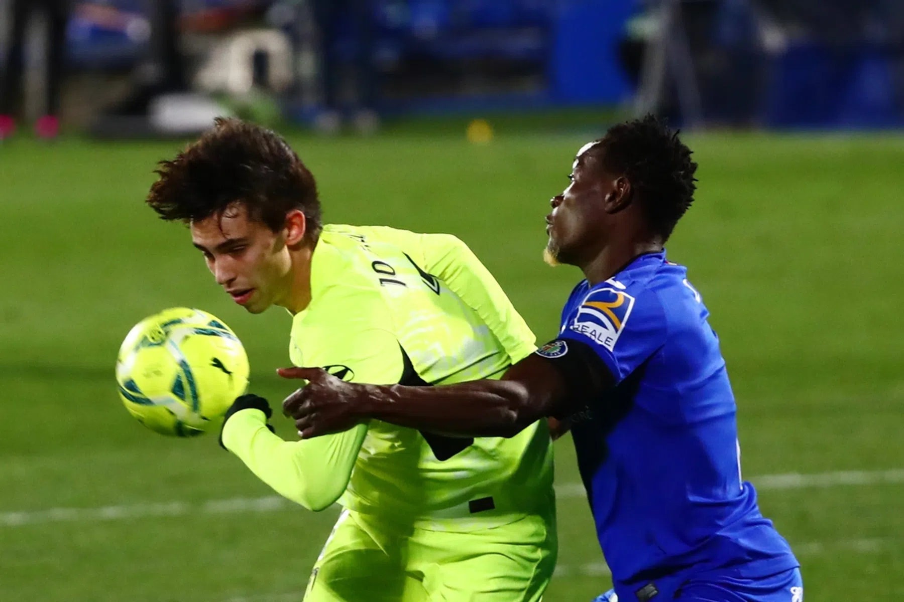 Getafe frustreert Atlético Madrid en houdt titeldroom Barça in leven
