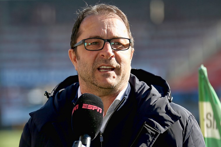 Petrovic hekelt de mensen die hem uitlachen: 'Deze trainer kan vijf talen' 