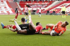 Thumbnail for article: PSV en Feyenoord schieten weinig op met punt in chaotische topper