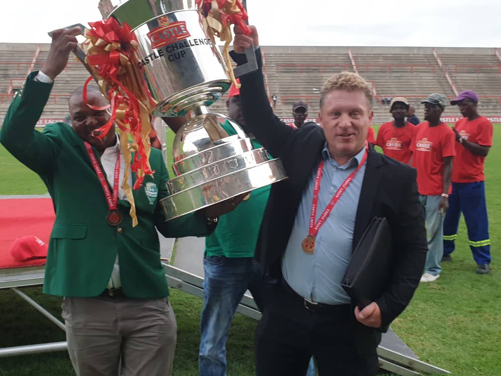 Dit is het knotsgekke leven van viralcoach Pieter de Jongh