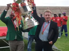Thumbnail for article: Dit is het knotsgekke leven van viralcoach Pieter de Jongh