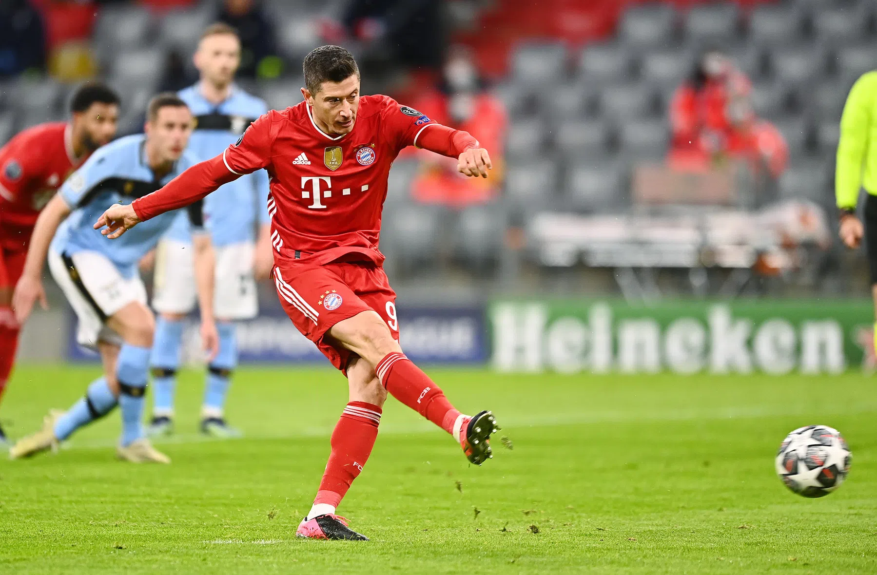 Bayern München maakt van een zorgeloze avond toch nog iets magisch