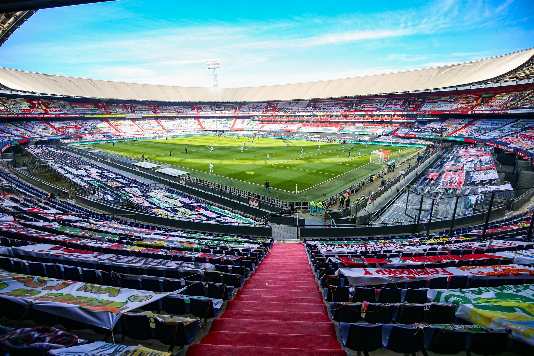 Feyenoord-fans kunnen 15 miljoen euro terugvragen: 'Dat geld is er niet'