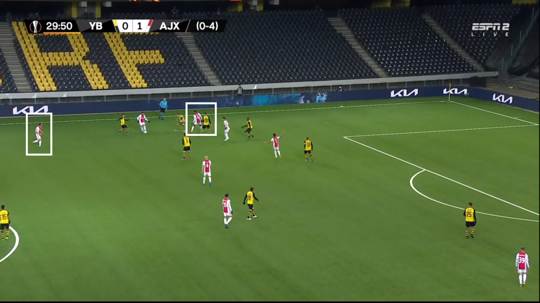 Daley Blind en Ryan Gravenberch lopen elkaar in de weg