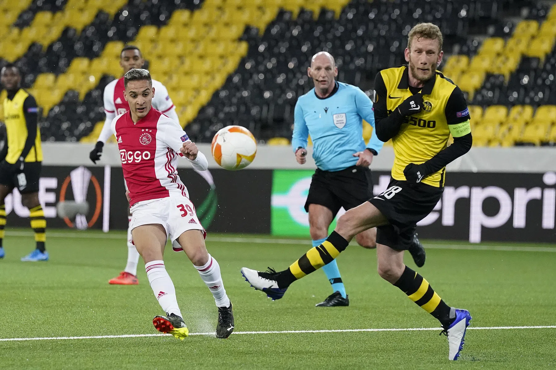 Ajax scherpt kwartfinalerecord aan, PSV en Feyenoord volgen op afstand