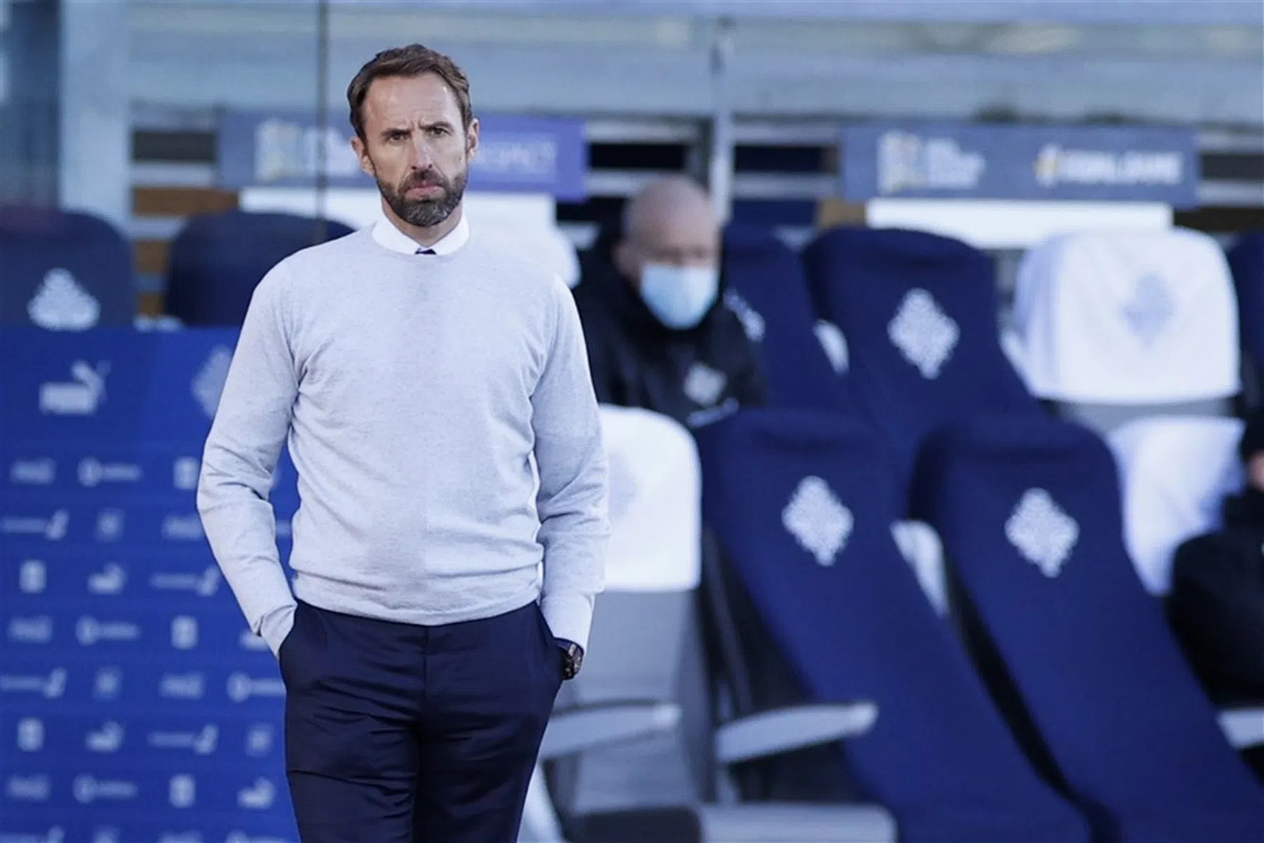 Southgate wil overheid geld besparen met coronavaccins voor voetballers