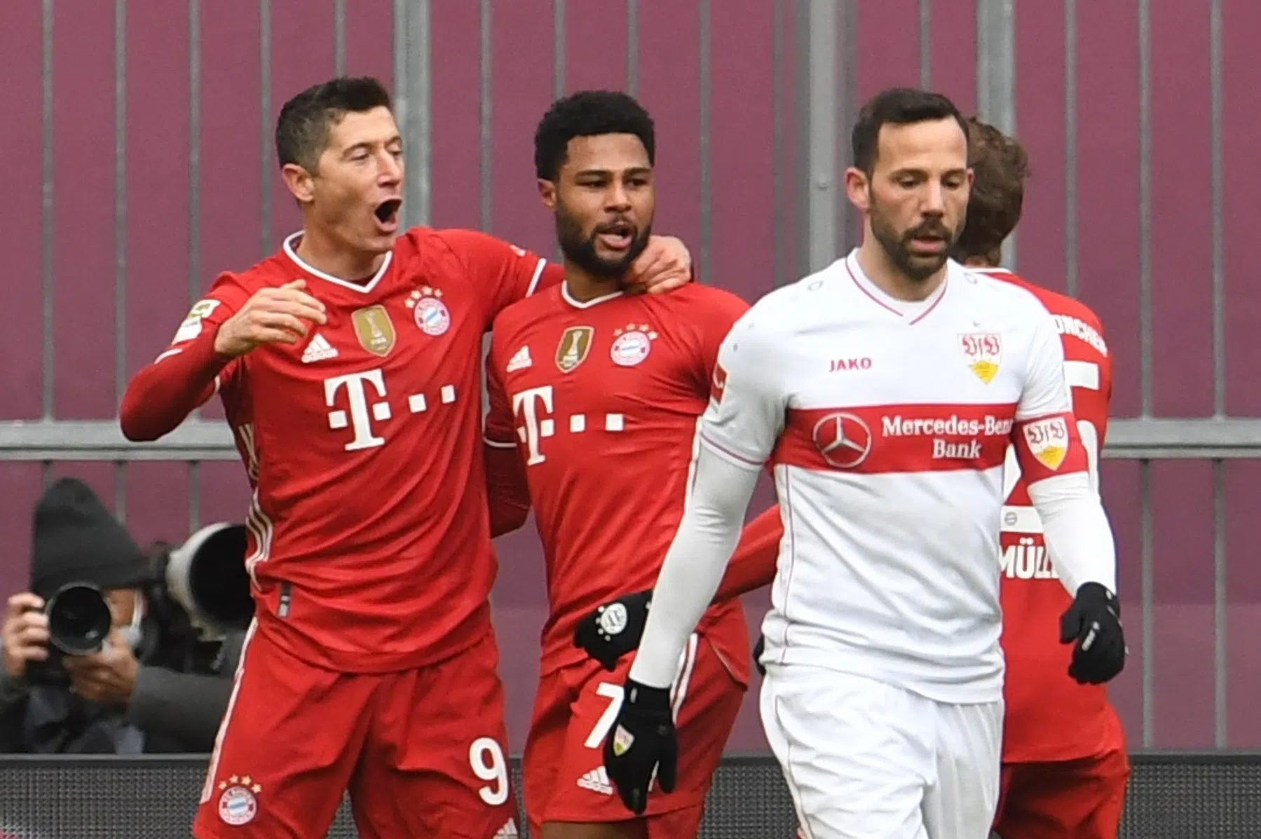 Fenomeen Lewandowski dendert door naar record Der Bomber: 'Moet geduldig zijn'