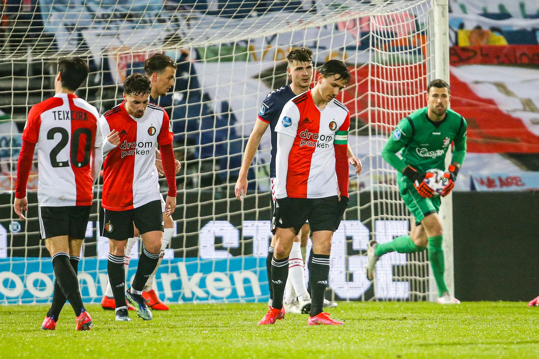 Feyenoord blameert zich in De Kuip tegen hekkensluiter FC Emmen
