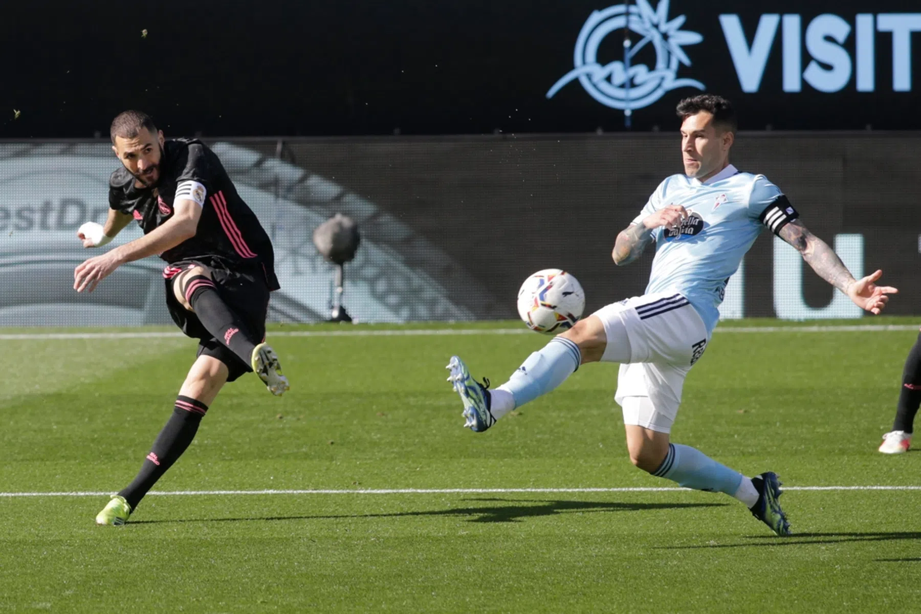 Benzema 'zit aan tafel met Haaland' en bevestigt status als levende legende