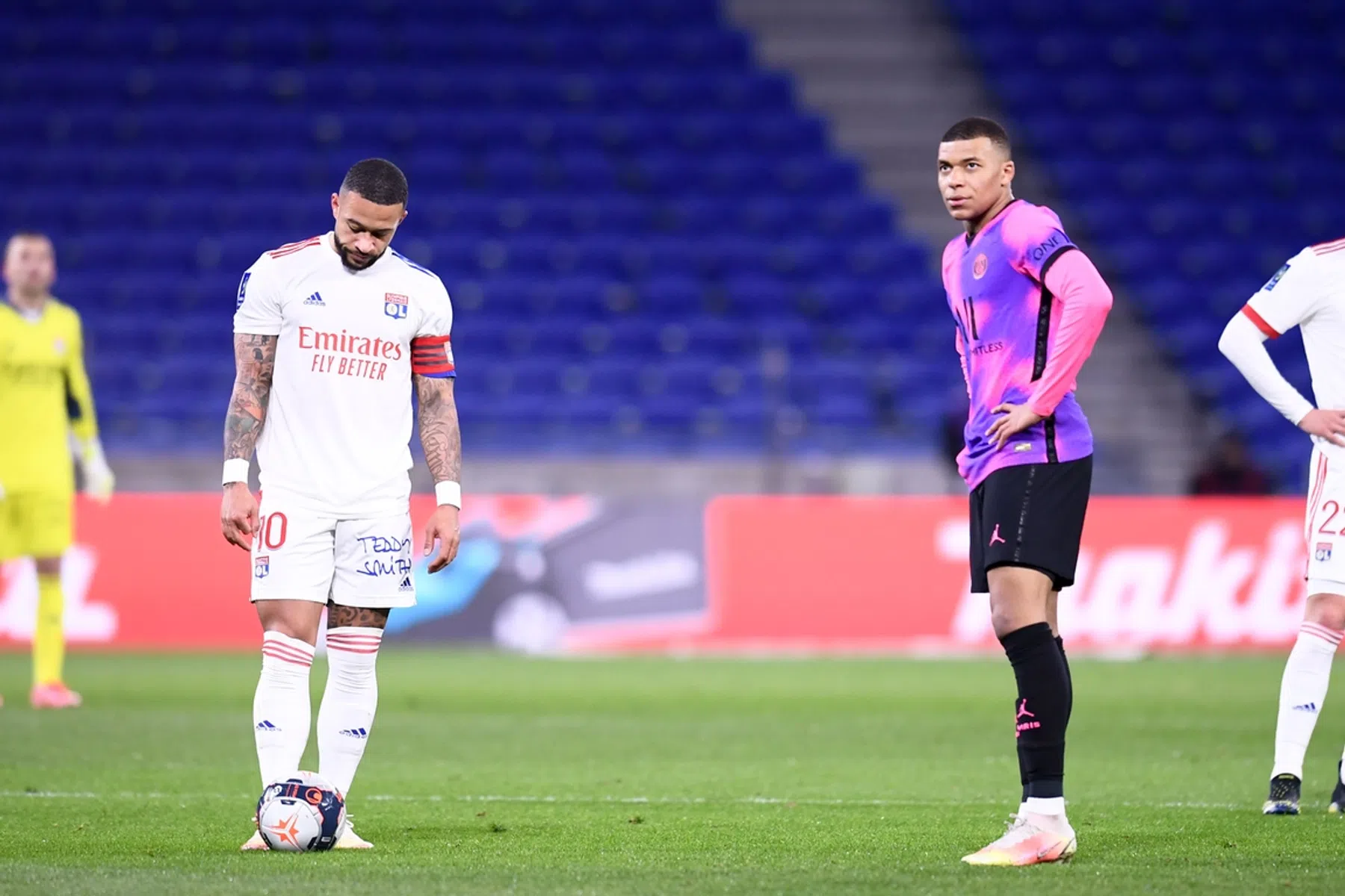 PSG laat Memphis zwijgen en herstelt orde in Ligue 1