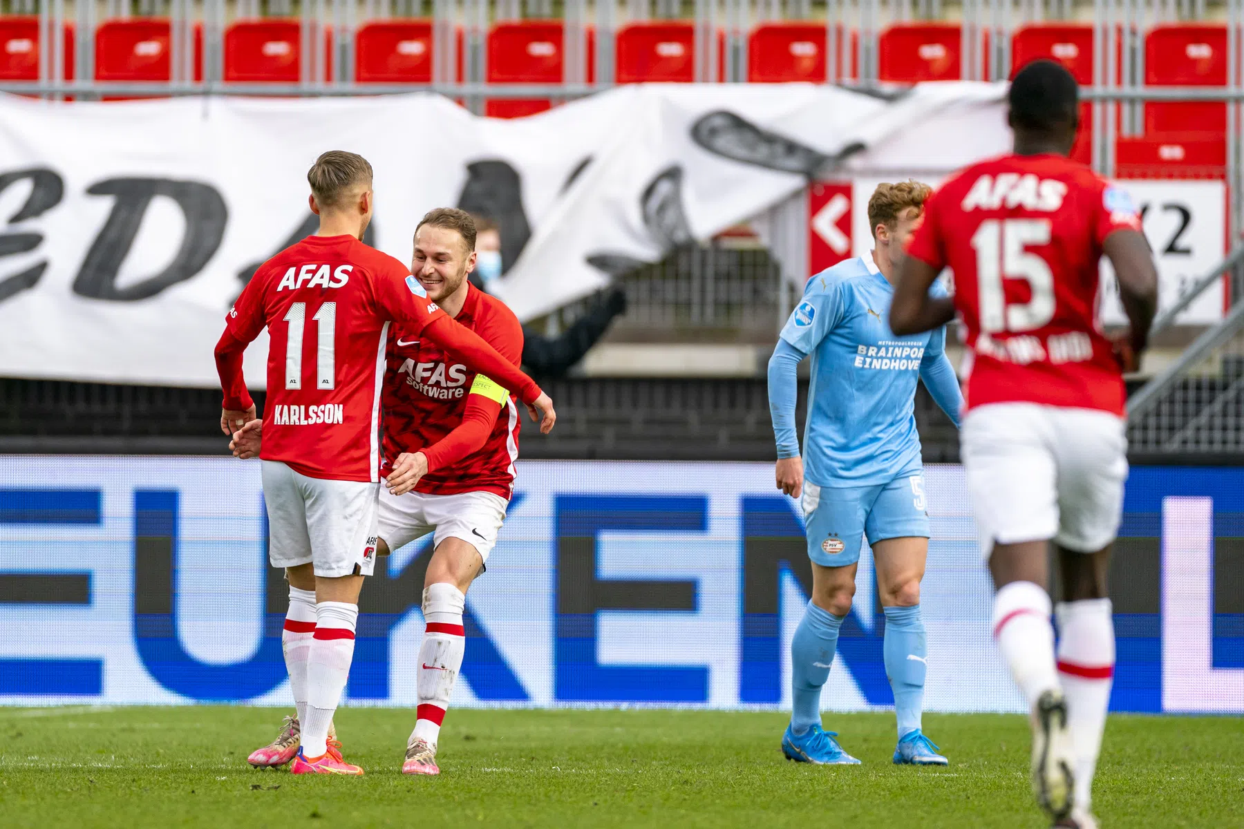 Koopmeiners evenaart Van Galen en Martens met goal tegen PSV
