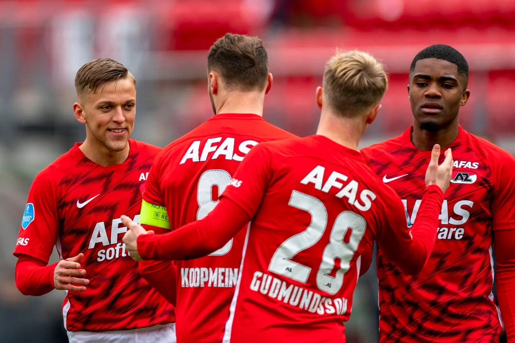 Efficiënt AZ verlengt toppercomplex PSV: strijd om plek twee volledig open