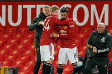 Thumbnail for article: 'Van de Beek moet kans bij United gaan pakken om geen miskoop te worden'