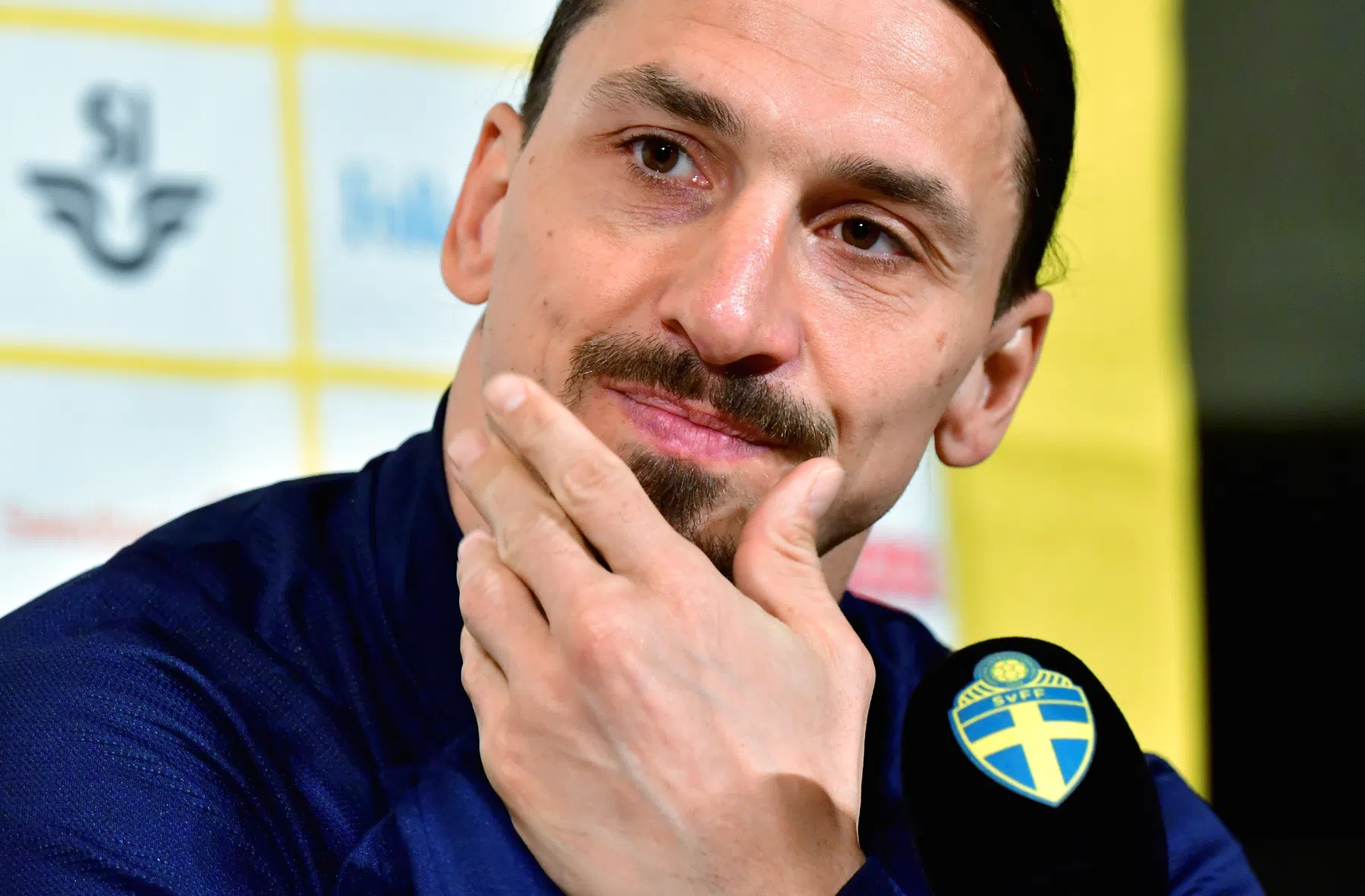 Zweden ziet verloren zoon Zlatan in tranen: 'Dat is geen fijne vraag'