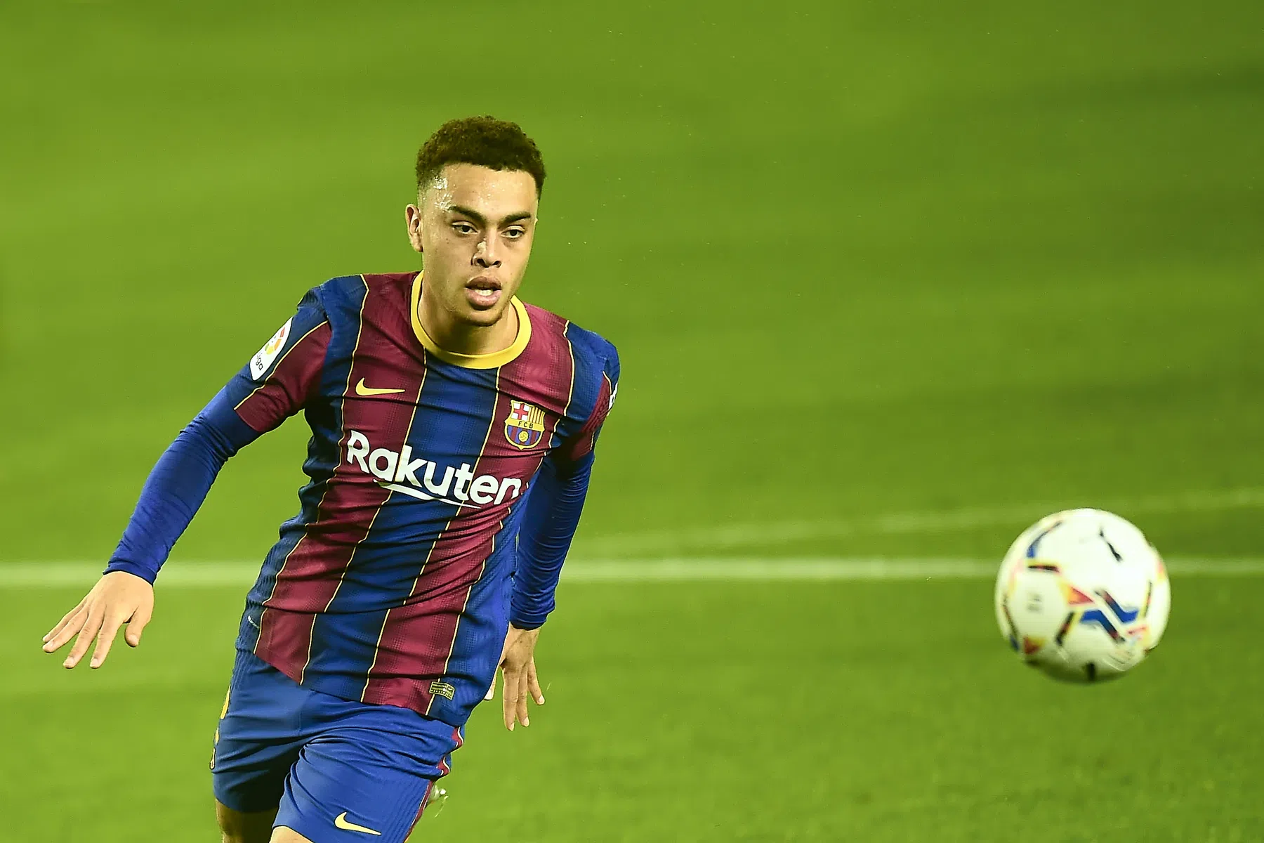 Extra verdediger bevrijdt Sergiño Dest bij Barcelona