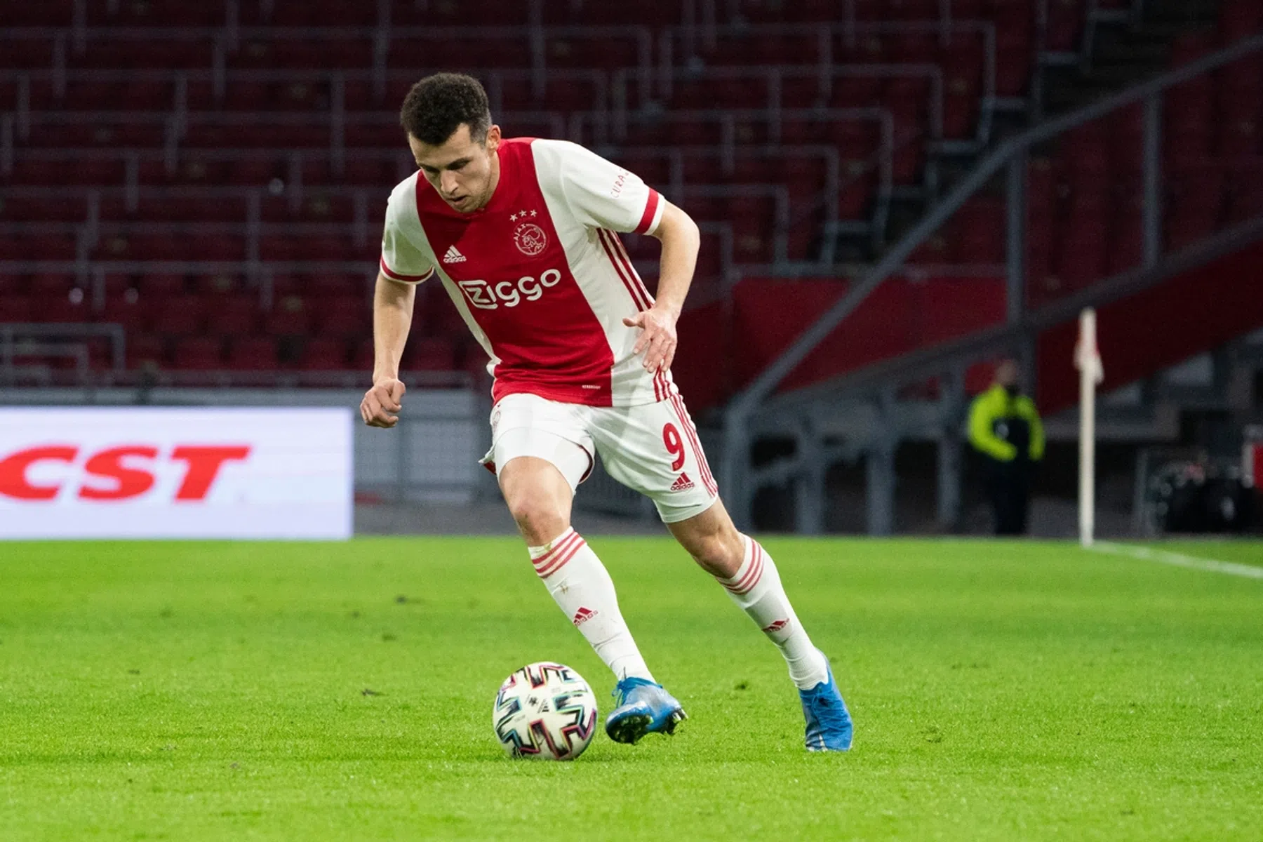 Idrissi maakt eerste goal voor Ajax bij oefenzege op FC Utrecht