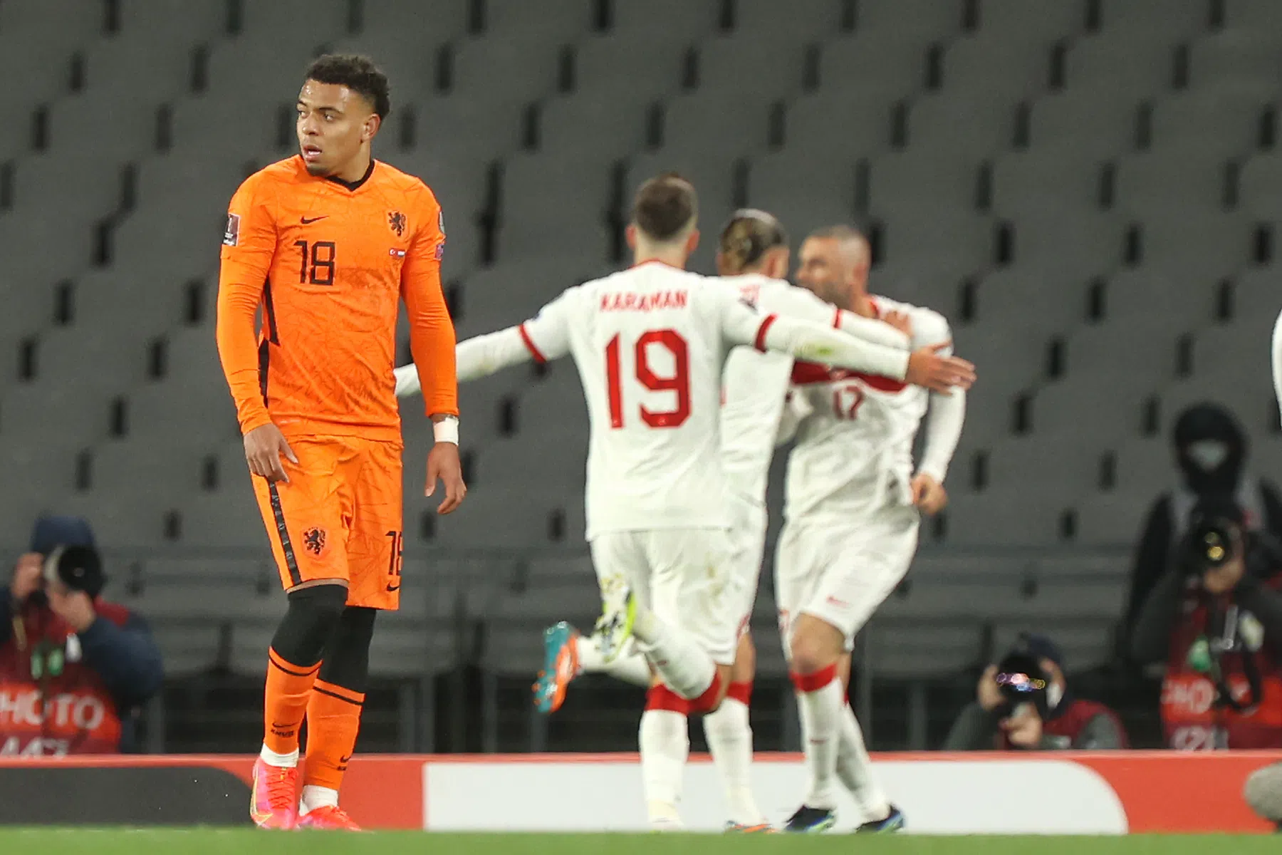 Oranje na dreun in Turkije direct veroordeeld tot inhaalrace
